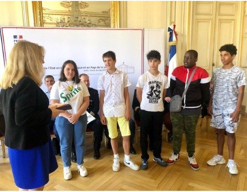 Cérémonie de la remise des prix du Concours national de la Résistance et de la Déportation : les troisièmes du lycée Monge  La Chauvinière, lauréats académiques  dans leur catégorie.