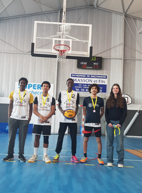 Tournoi académique de basket lycée pro 3 contre 3 : Lycée LMC Monge La Chauvinière décroche la médaille de bronze